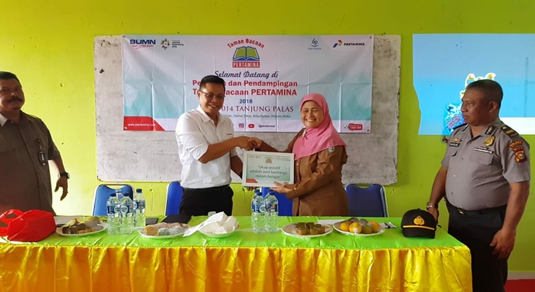 Peduli Akan Literasi, Pertamina RU II Dumai Resmikan Taman Bacaan di Dua Sekolah