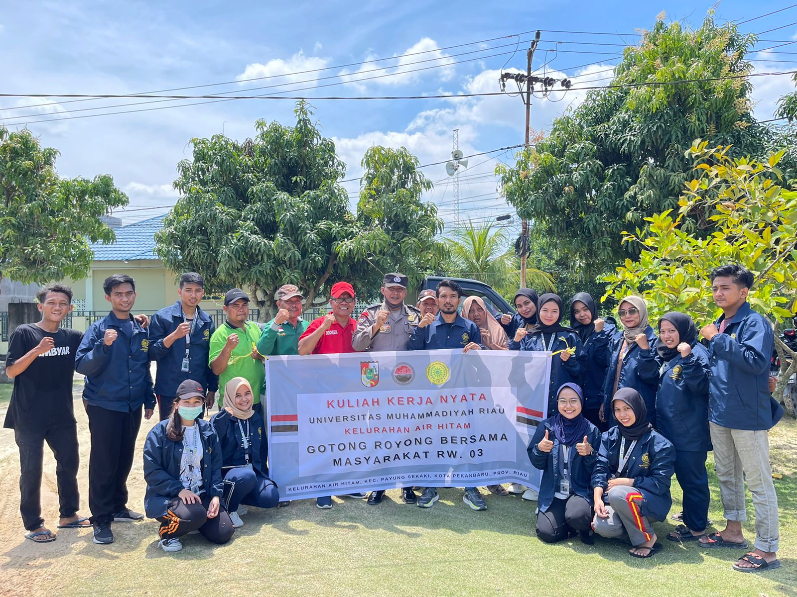 Mahasiswa UMRI Bersihkan Sampah dan Aliran Drainase di Kelurahan Air Hitamam