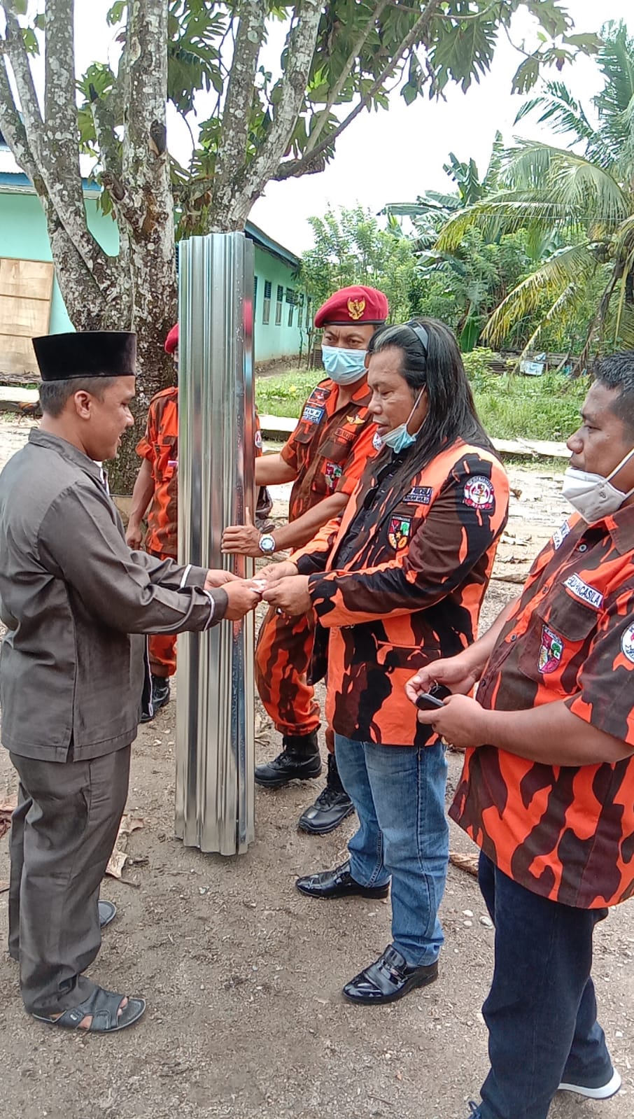 MPC PP Rohul Salurkan Bantuan ke Ponpes AL Kahfi