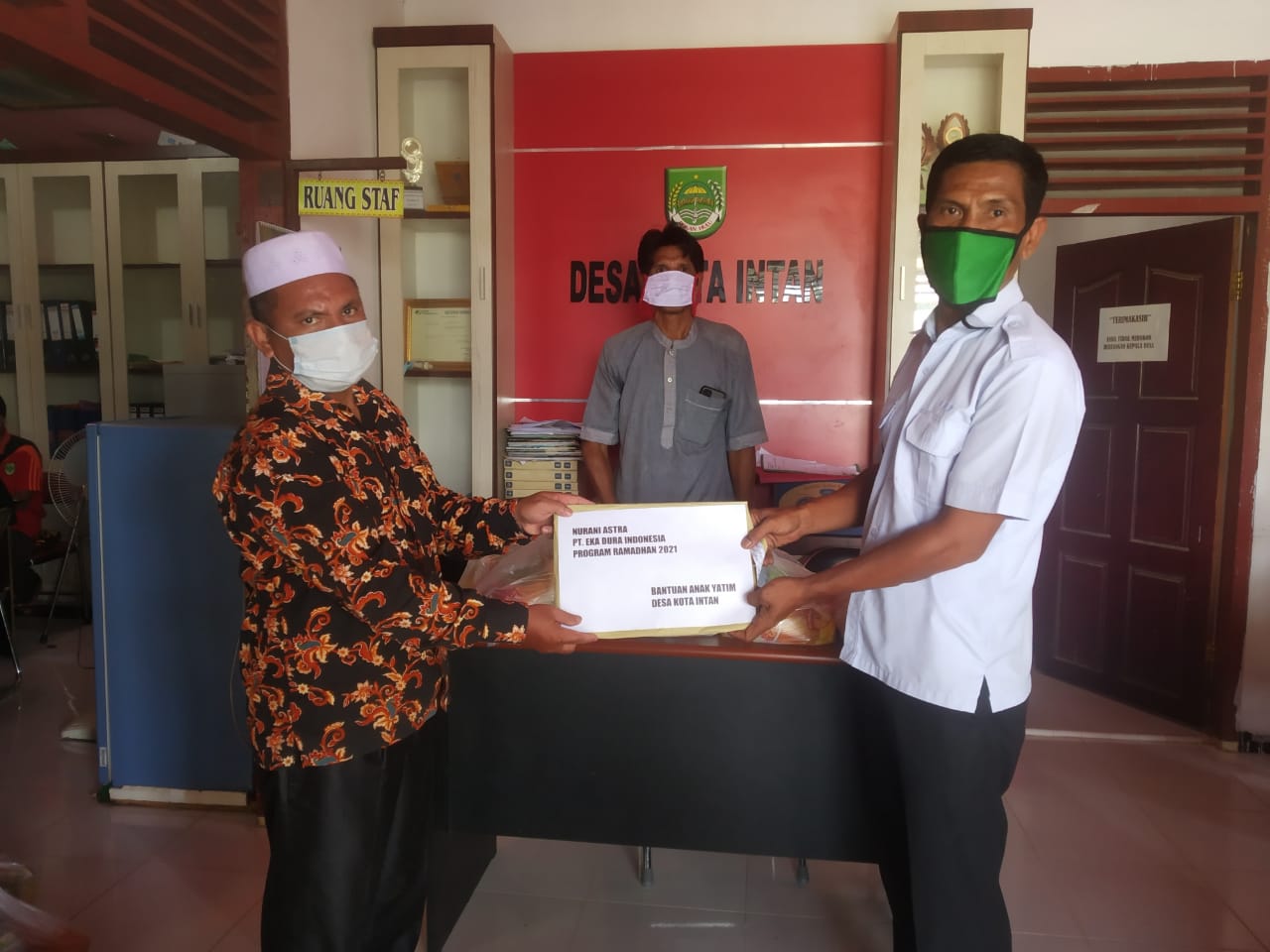 Patuhi Prokes, PT. EDI Salurkan Program CSR
