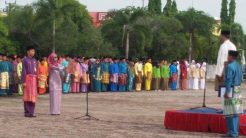 Pegawai Pemerintah dan Swasta di Riau Diminta Berbusana Melayu Selama 1-9 Agustus 2016