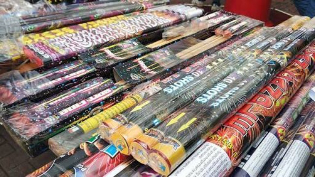 Pedagang Petasan Musiman Mulai Marak di Dumai