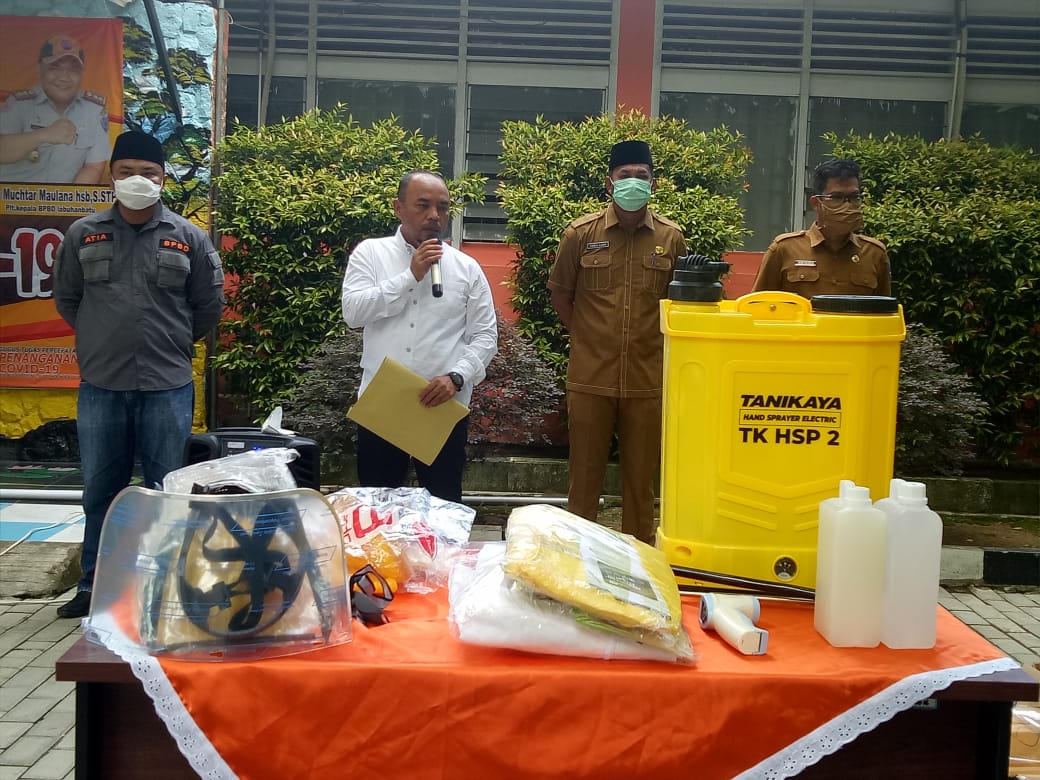 Bupati Labuhanbatu Serahkan APD Kepada Instansi dan OPD Guna Penanganan Covid-19