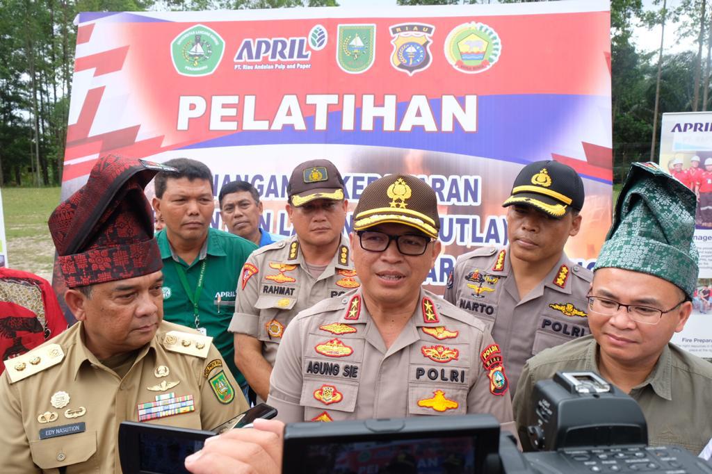 11 Relawan Karhutla Riau,Terjun Ke Lahan Gambut Rupat
