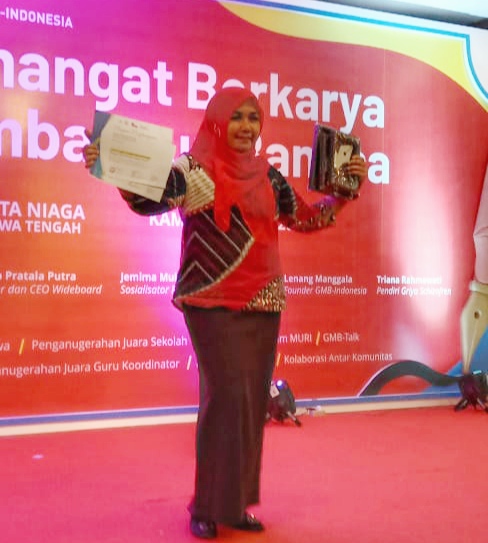 Bimbingan Bunda Arni, SMAN 2 Lounching Buku Antologi