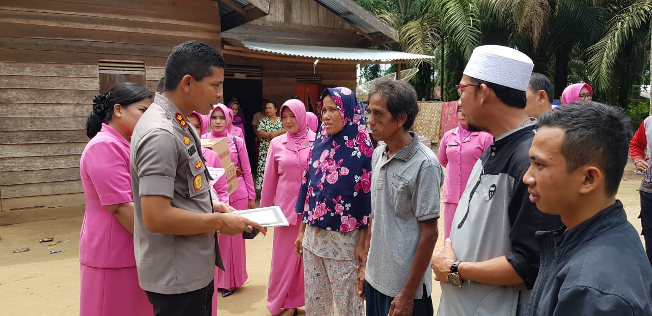Kunker, Kapolres Rohul AKBP Dasmin Santuni Kaum Duafa