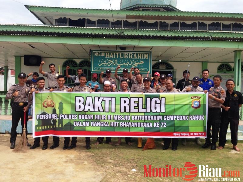HUT Bhayangkara Ke 72, Polres Rohil Gelar Baksos