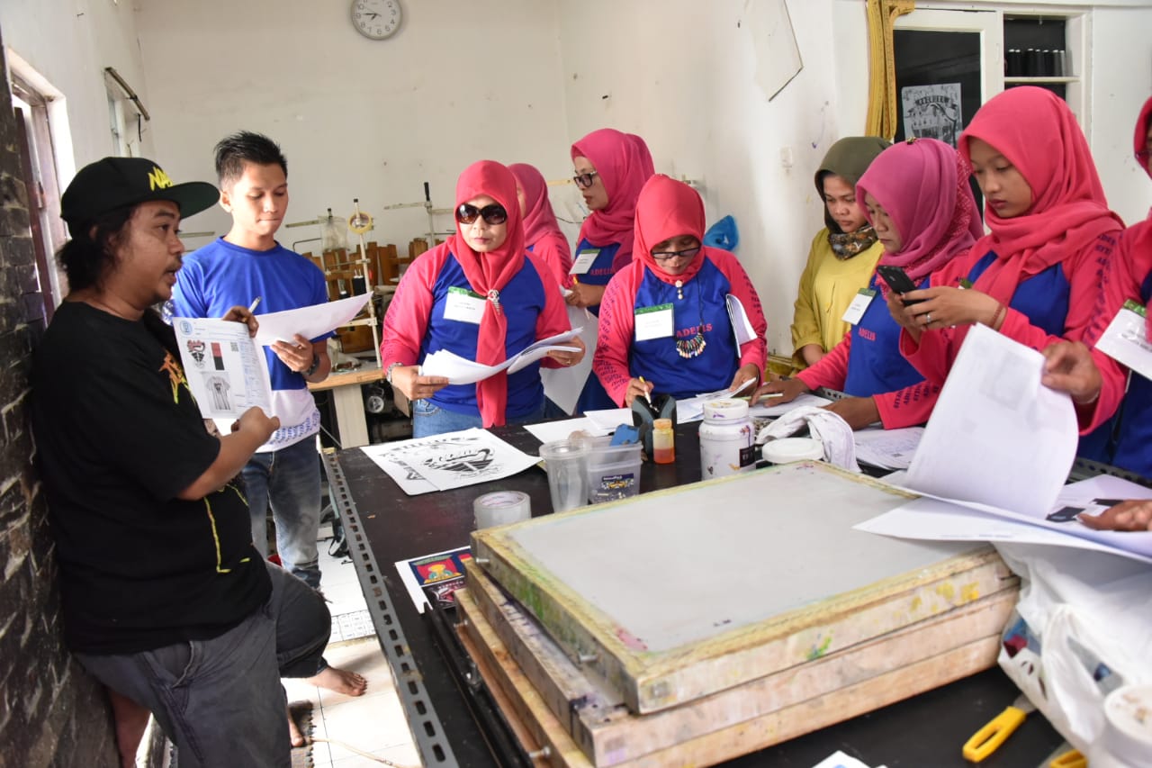 Pertamina RU II Ajak Mitra Binaan Tuntut Ilmu Hingga Pusat Fashion Indonesia
