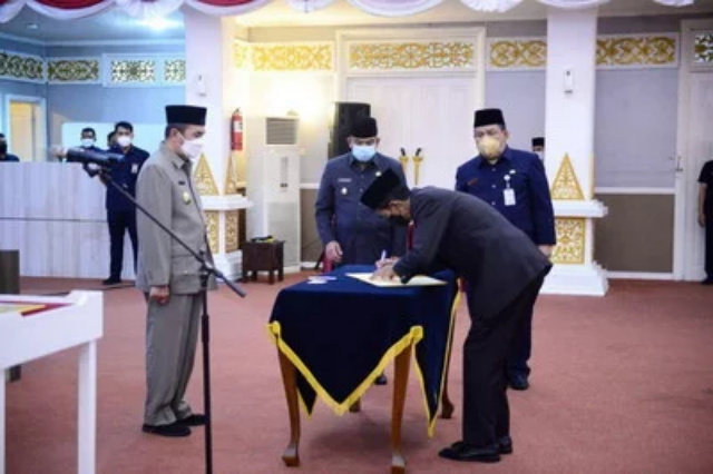 Gubri Lantik Djoko Edy Imhar Sebagai Kadis PMD Dukcapil Riau