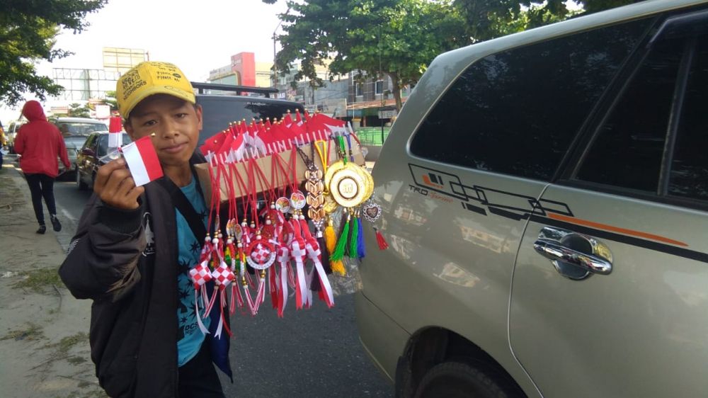Jelang Hut RI, Pernak-pernik Mulai Dijajakan di Pekanbaru