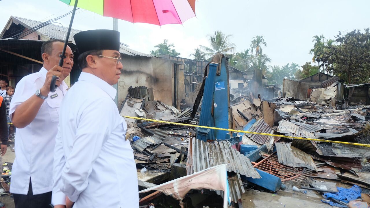Bupati Inhil Kunjungi Korban Kebakaran di Tembilahan Hulu
