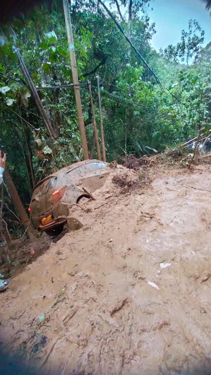 Longsor di Kelok 9 Timbun Mobil dan Cederai Pengendara