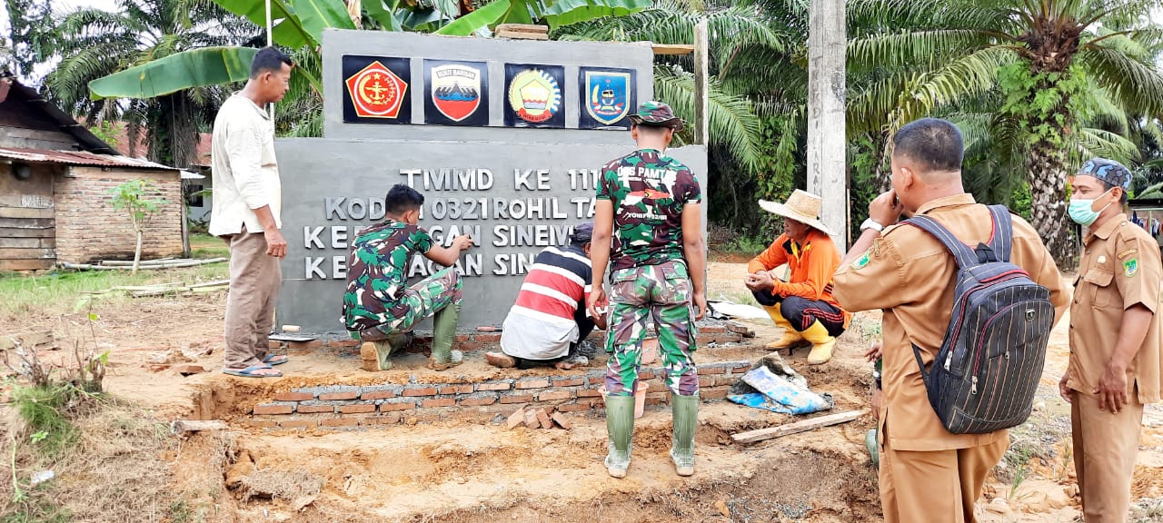 Pembangunan Tugu TMMD Dikebut Jelang Penutupan