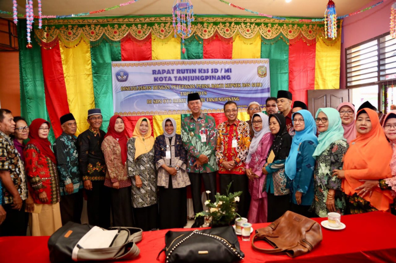 Syahrul-Rahma silaturahmi bersama Kepala dan Purnabakti Guru SD