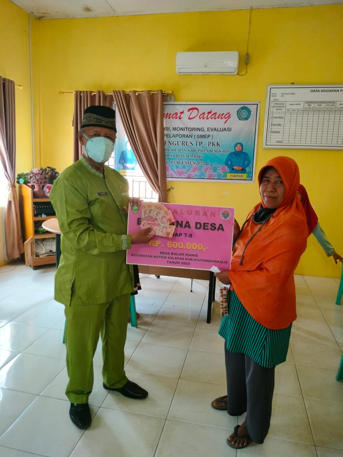 Pemdes Buluh Manis Salurkan BLT-DD Tahun 2022