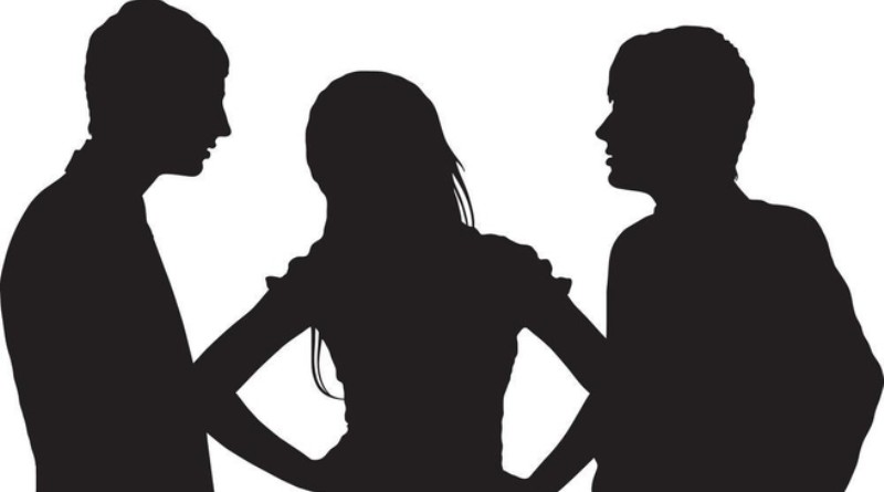 Cewek 17 Tahun Kepergok Threesome di Pasar Malam