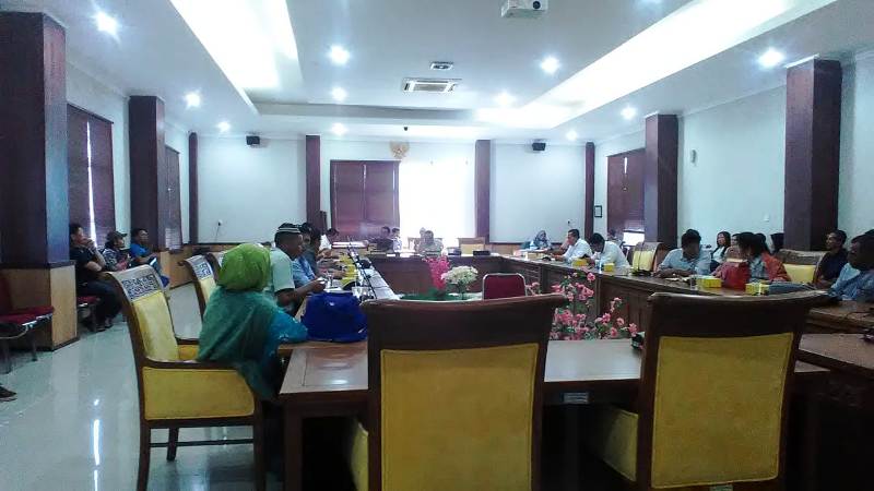 Warga Punggur Sambangi Kantor DPRD Batam