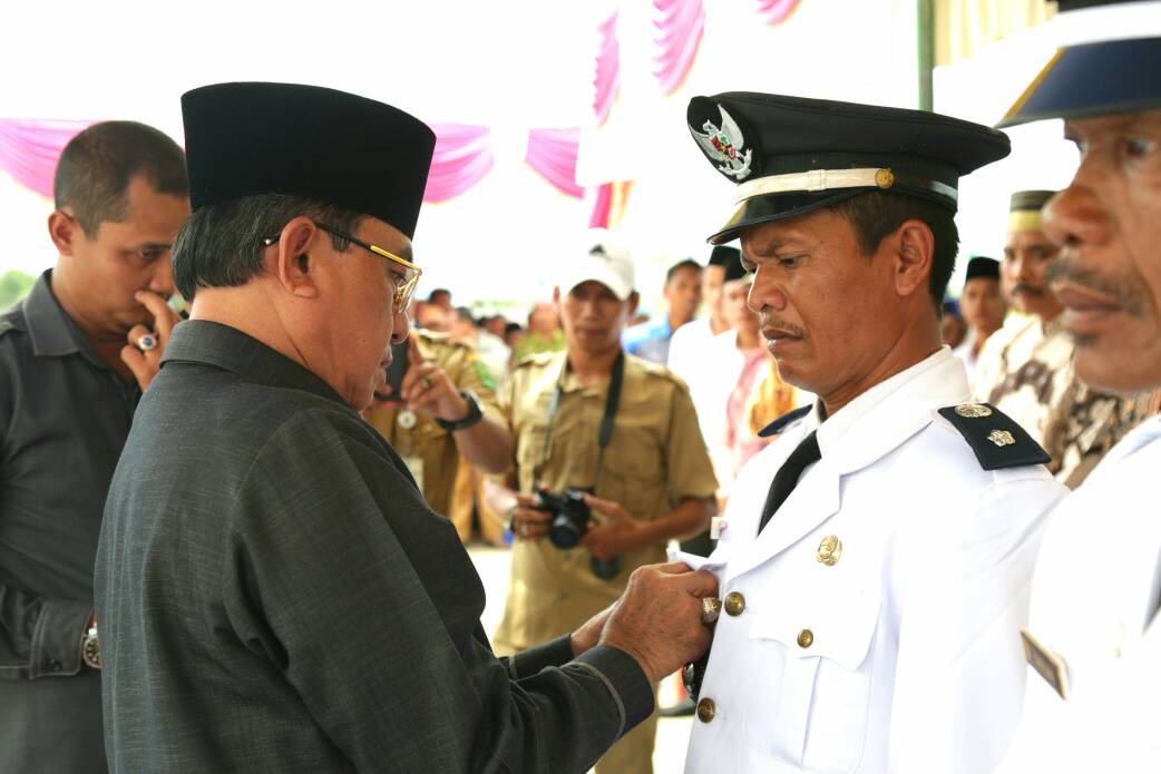 Bupati Inhil Lantik Dua Kepala Desa di Pulau Burung