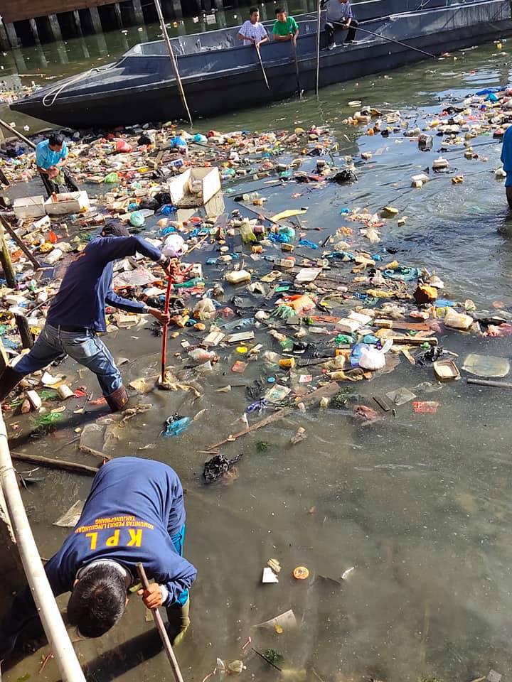 Jelang Imlek, Warga Kemboja Gelar Gotong Royong