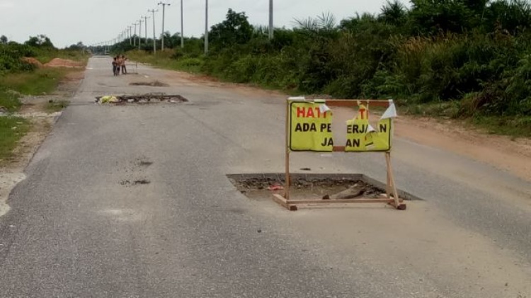 Proyek Rehab Jalan PU Provinsi Makan Korban Jiwa, Hampir 1 Bulan Terbengkalai