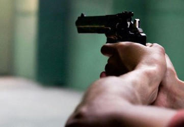 Anak Perempuan Nyaris Tewas Ditembak Ibu