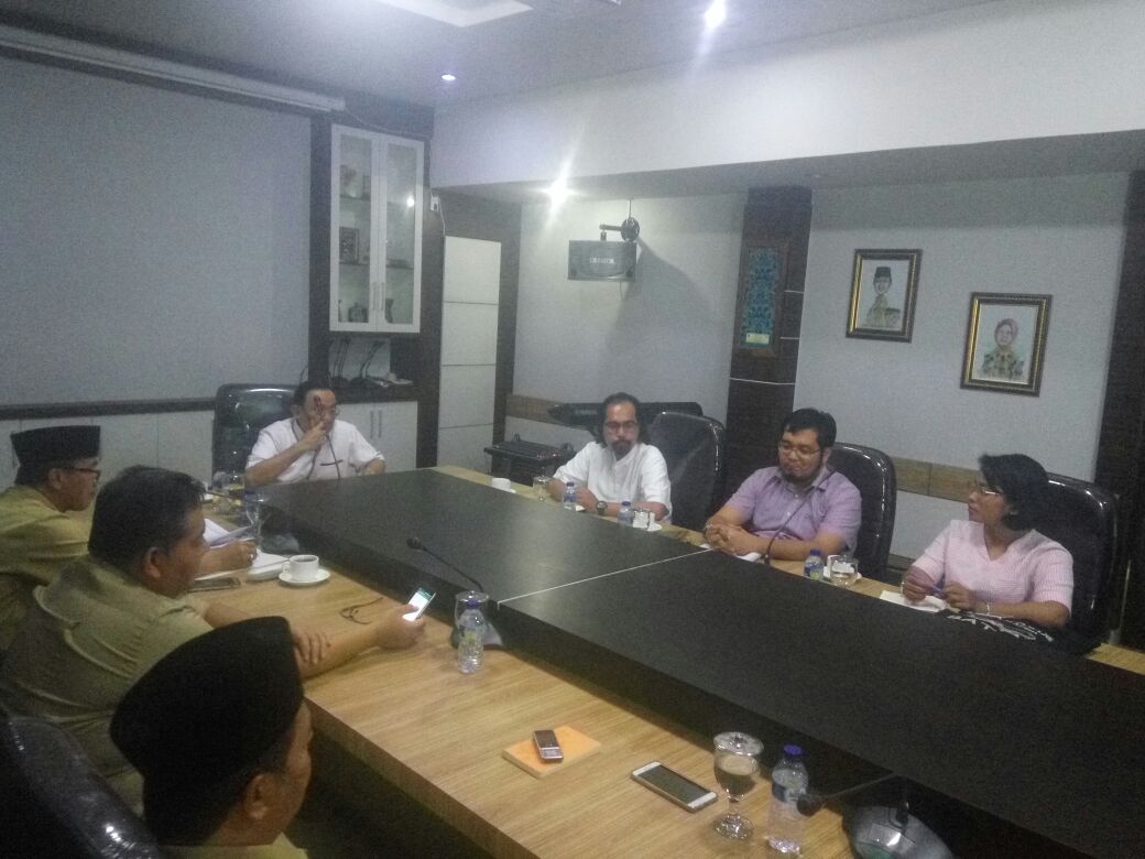 Bupati Inhil Berdiskusi dengan Walhi Tentang Konflik Desa Pungkat