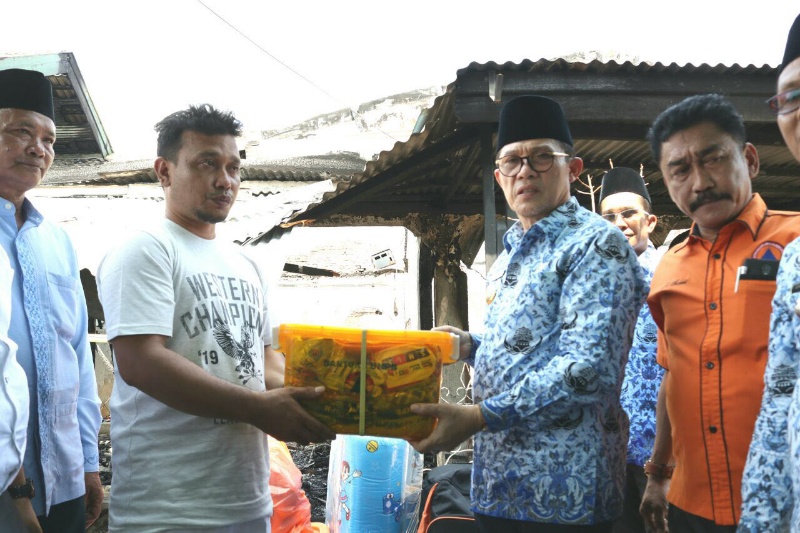 Wako Dumai Bantu Korban Kebakaran di Komplek BTN Asri