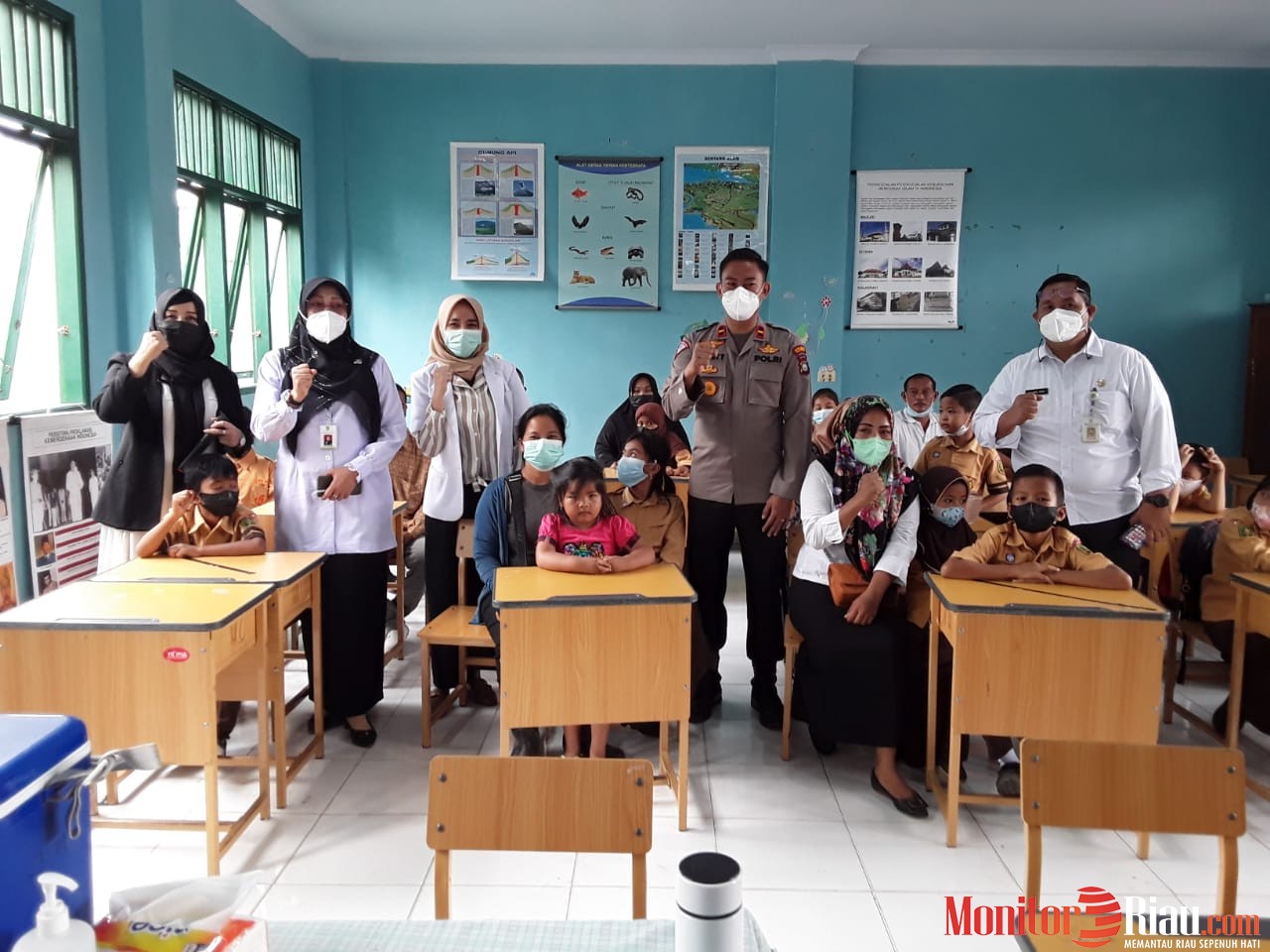 Kadisdikbud Dumai Tinjau Pelaksanaan Vaksin Anak di Enam SD