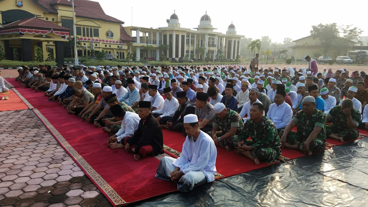 Polres Rohil Bersama Masyarakat Gelar Shalat Minta Hujan