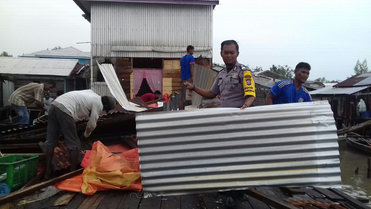 Diterpa Puting Beliung, 3 Unit Rumah dan Surau di Inhil Alami Kerusakan