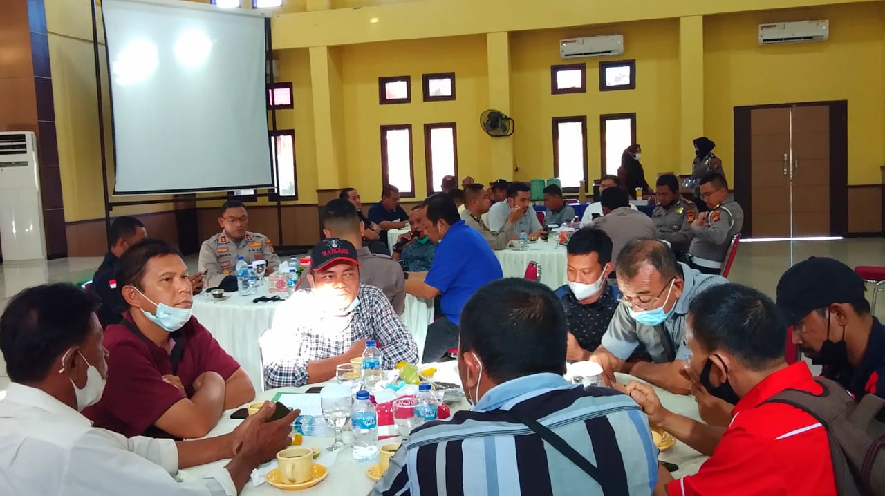 Kapolres Rohil Ajak Puluhan Wartawan Ngopi Bareng