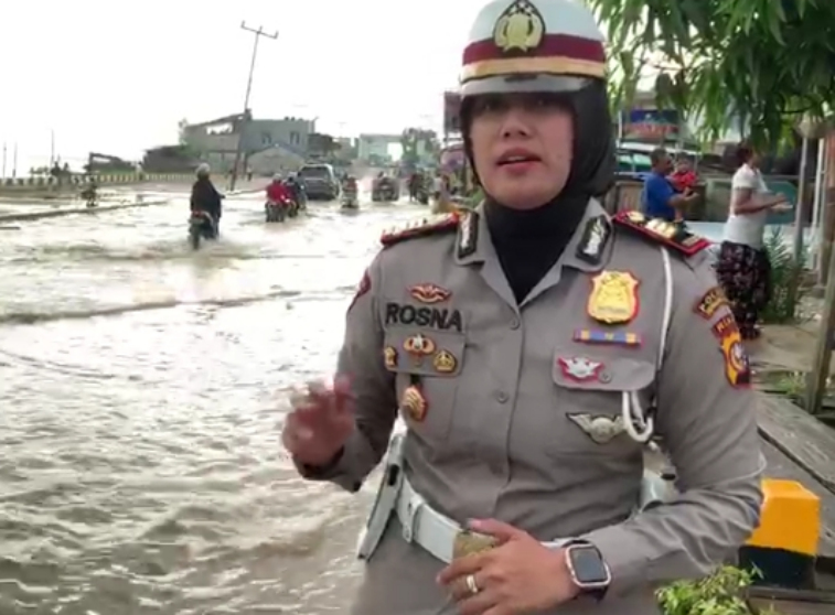 Tembilahan Semakin Terendam, Pengendara Dihimbau untuk Selalu Waspada