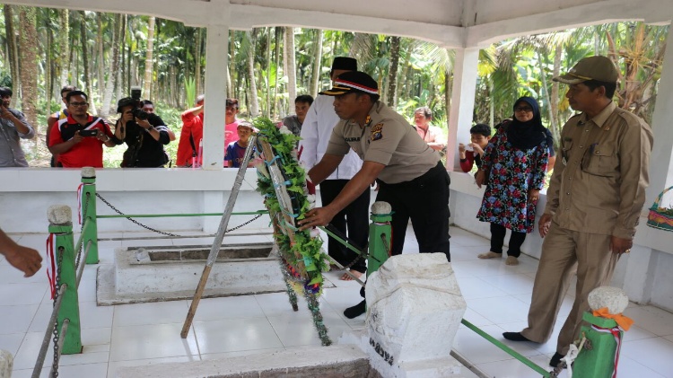 Kapolres Inhil Napak Tilas ke Makam M Boya