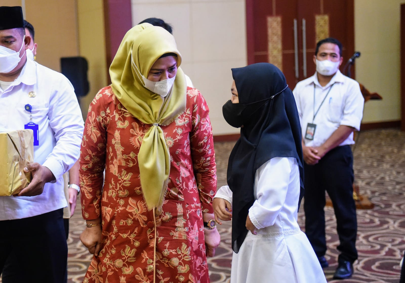 DWP Kepri Serahkan Bantuan Sembako