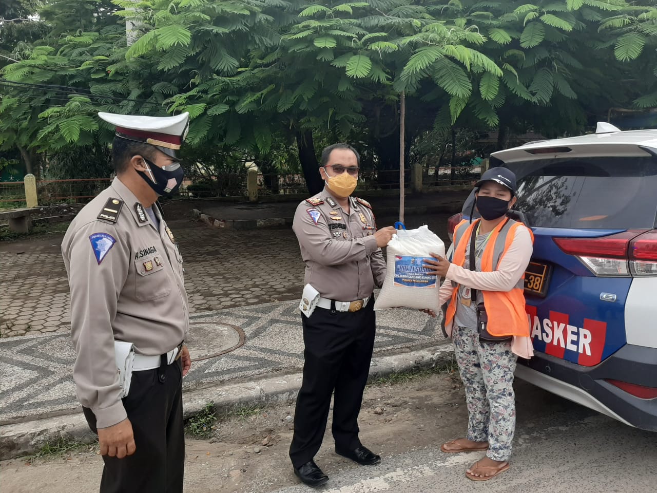 Satlantas Polres Pelalawan Gelar Bakti Sosial