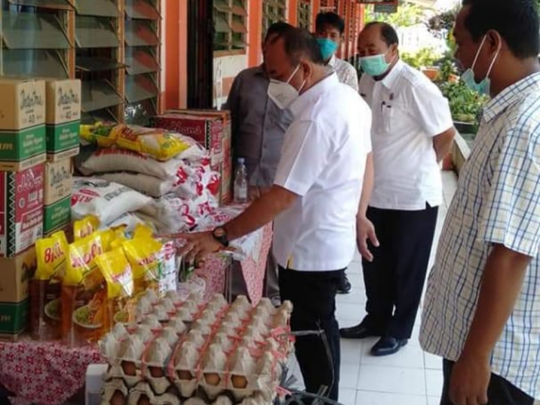 Galang Dana Sembako, Bupati Labuhanbatu Apresiasi SDN 06 Rantau Utara