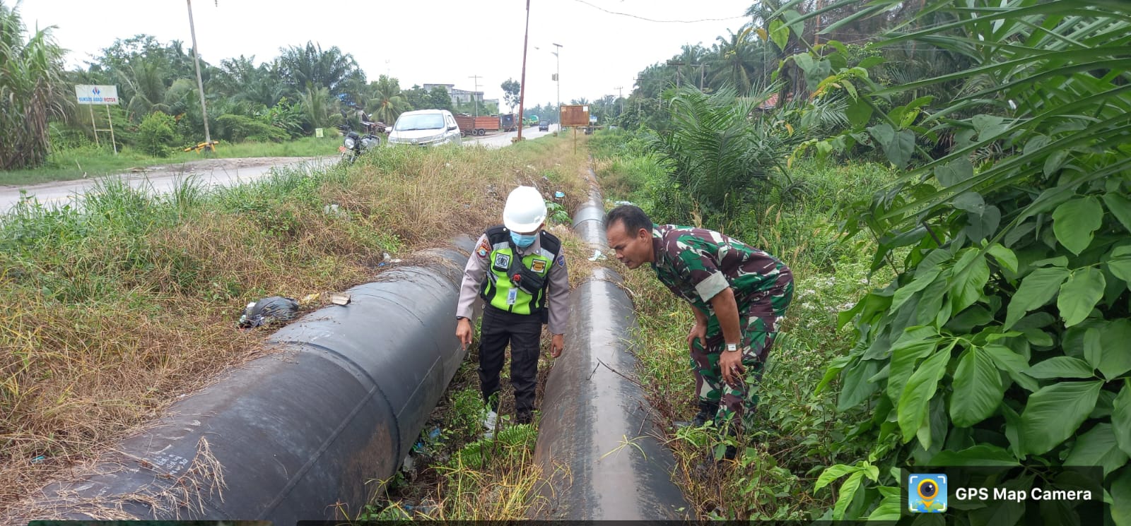 Amankan Aset Negara, Babinsa dan SKK Migas Laksanakan Patroli Pipa