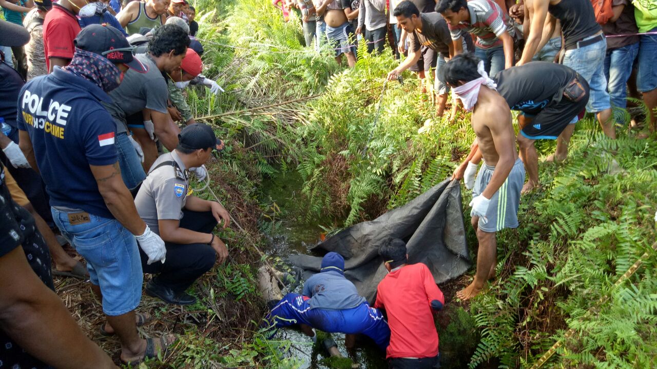 Warga Temukan Jazad Korban Pembunuhan Mulai Membusuk di Kanal Area PT THIP Pelangiran