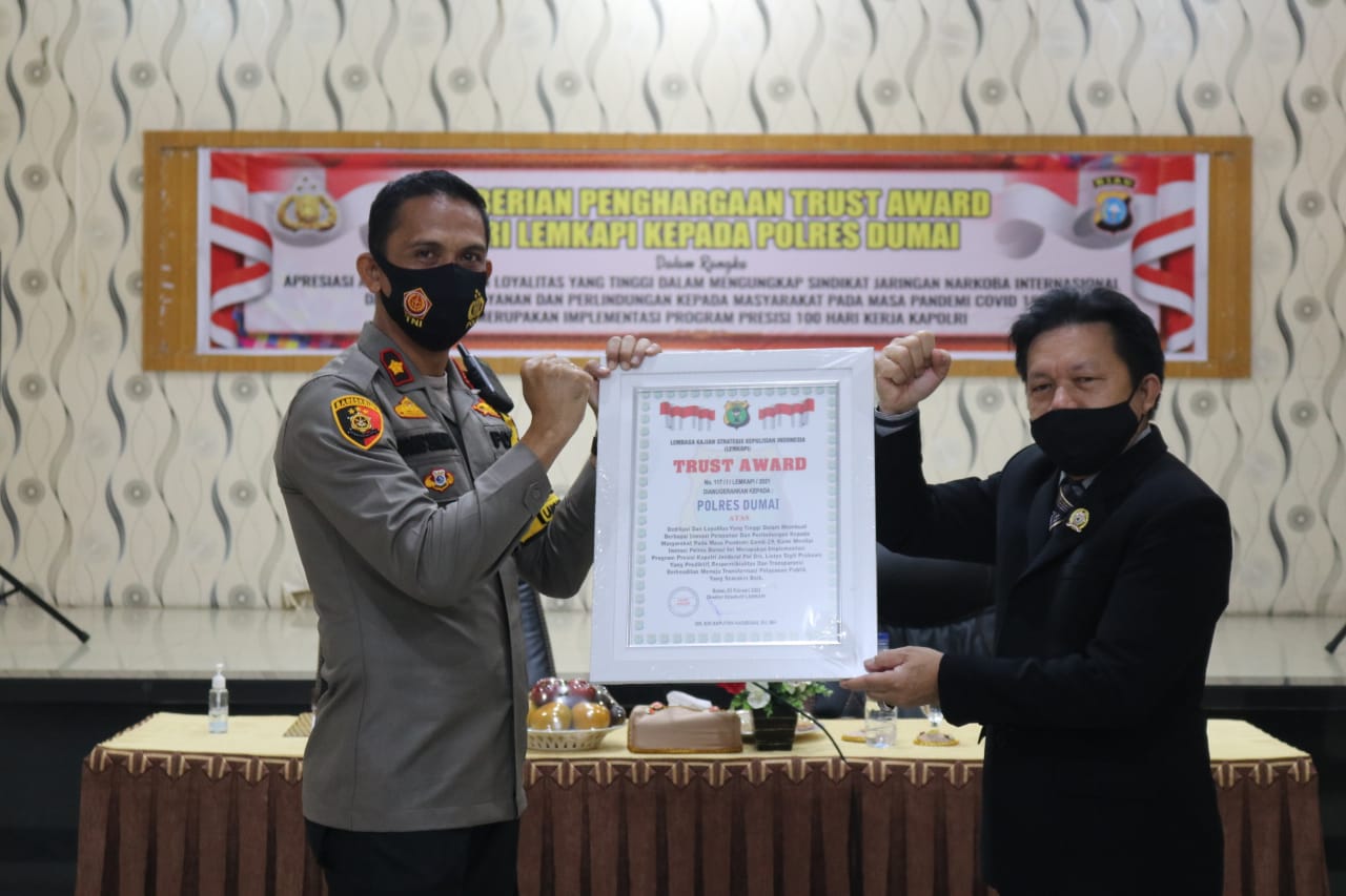 Dinilai Berprestasi, Polres Dumai Raih Penghargaan Trust Award