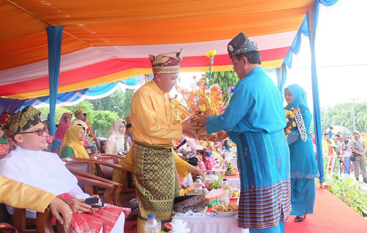 MTQ Ke-36 Riau, Bupati Inhil Ikuti Prosesi Pelepasan Pawai Ta'aruf