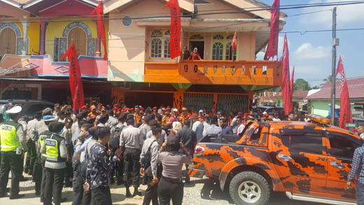 Eksekusi 2 Ruko di Pasar Kabun Rohul Ricuh