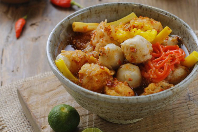 Resep Bakso Sosis Kuah Pedas, Menu Makan Siang Menggugah Selera