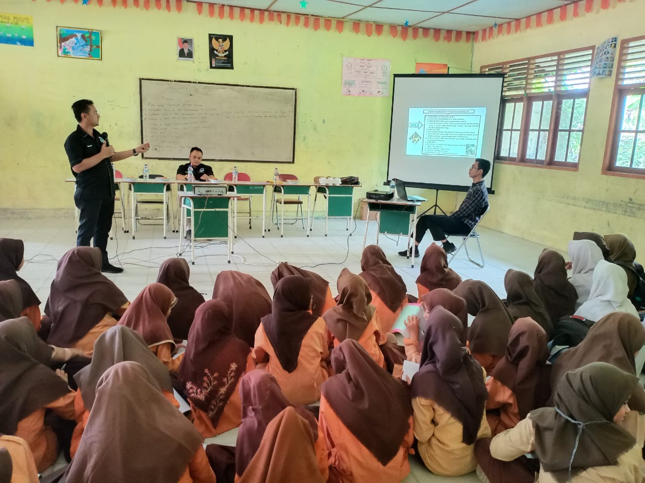 Sat Narkoba Rohil Gelar Penyuluhan Di MTS Al-Muhajirin.