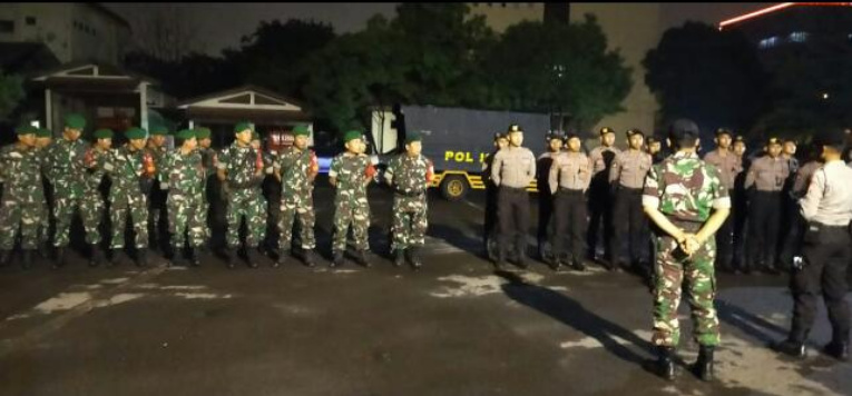 Sambut Tahun Baru 2020, Tim Gabungan di Surabaya Bersinergi Lakukan Patroli