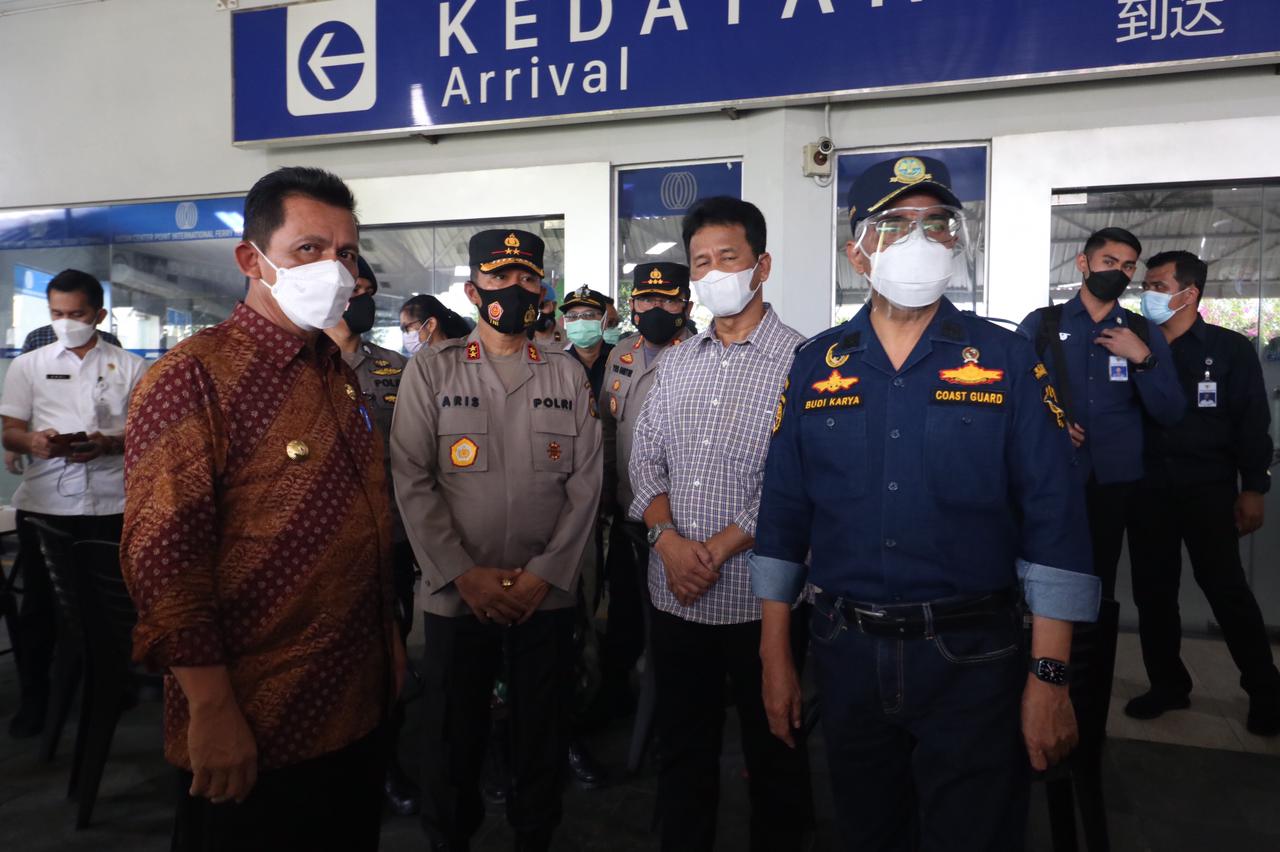 Kapolda Kepri Dampingi Menteri Perhubungan Laut Tinjau Arus Penumpang Luar Negeri