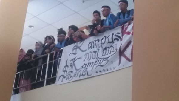 Mahasiswa UIN Suska Riau Ancam Segel 9 Fakultas