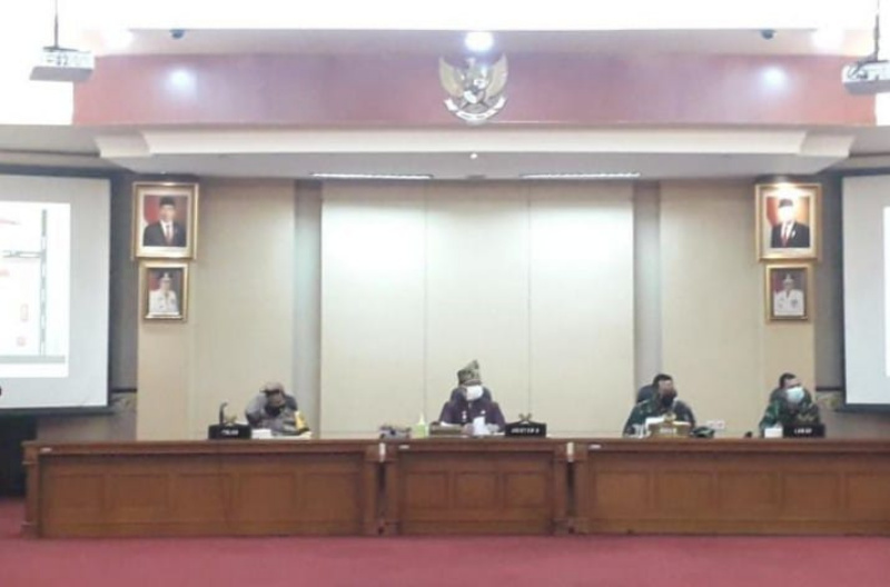 Asisten III Provinsi Riau Pimpin Rapat Persiapan Sambut HUT RI ke-76