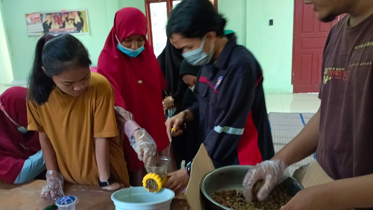 Tim Kukerta Desa Balai Makam Berhasil Buat Pelet dengan Cara Tradisional