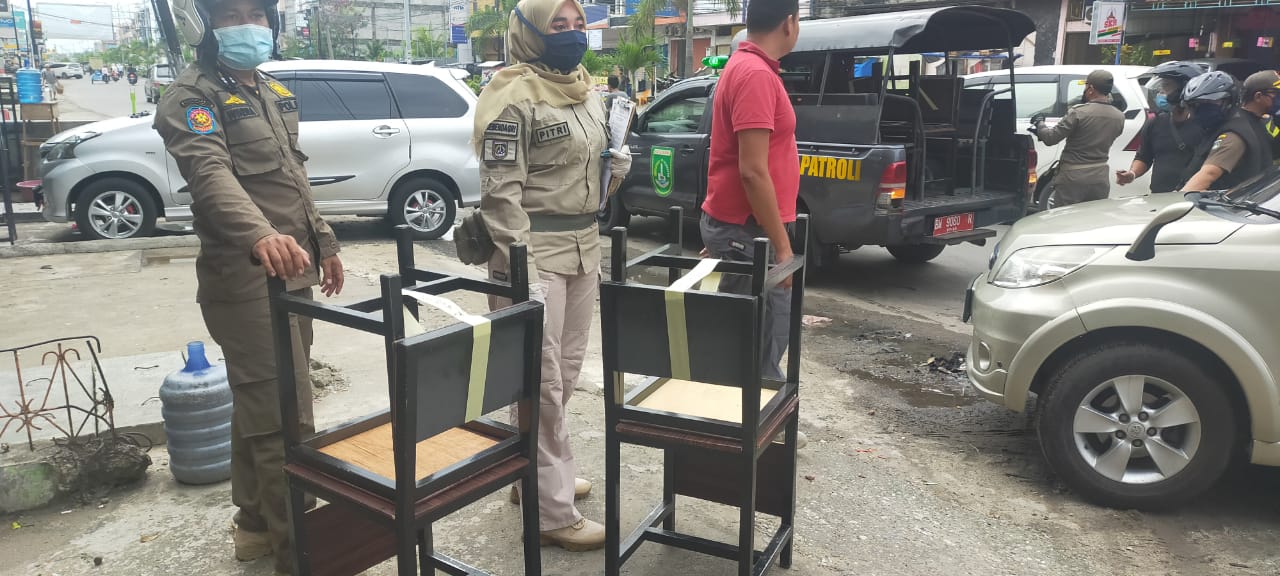 Abaikan Imbauan Walikota, Satpol PP Dumai Amankan Kursi Pedagang