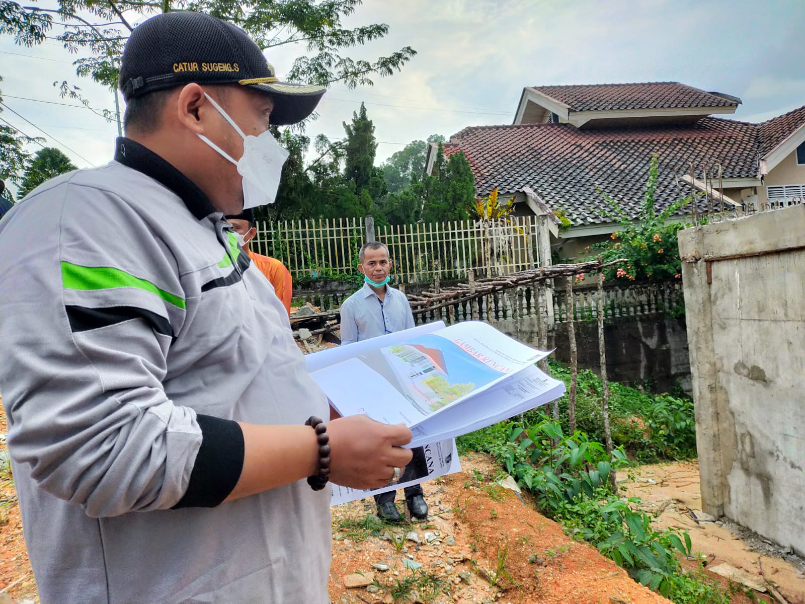 Sudah Dianggarkan Sampai Selesai, Bupati Catur Tinjau Pembangunan Gedung PWI Kampar 